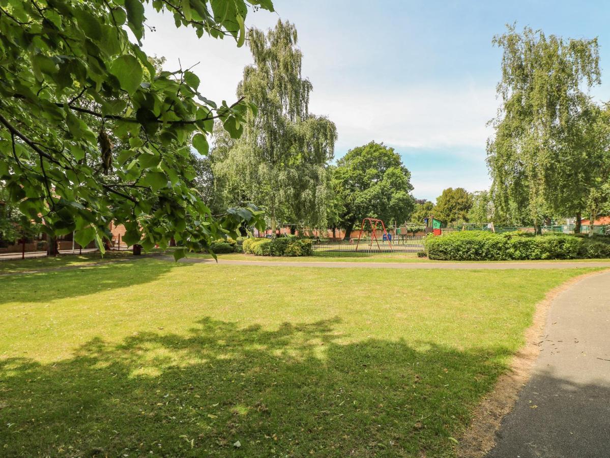 The Old Sweet Shop Villa Newark-on-Trent  ภายนอก รูปภาพ